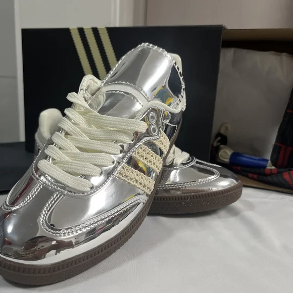 Adidas women's silver wale shoes Size 6.5
